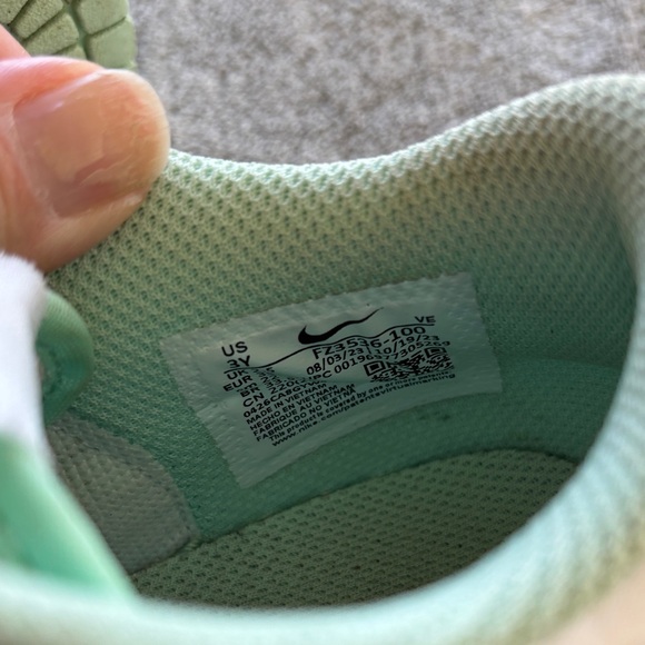 Nike Kids Sneakers in Mint and White - Picture 7 of 11